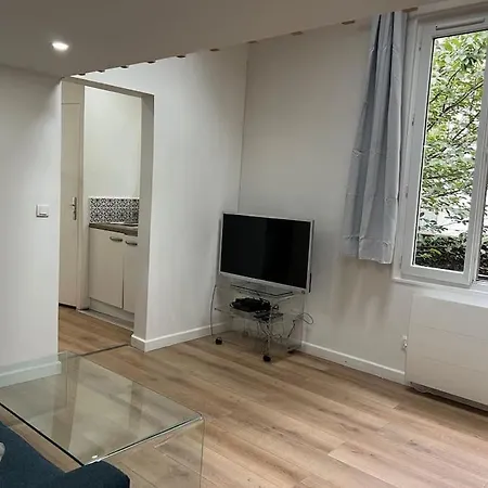 : Charmant 2 Pieces Au Calme شقة باريس